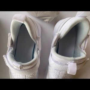 New kids Jordan trunner lx bg